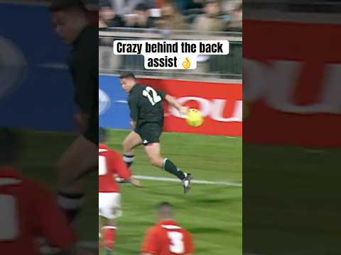 Insane behind the back assist 😍