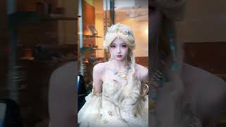 She's so white that she shines #coser #cosplay