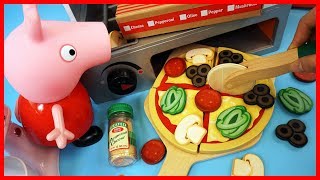 佩佩豬小豬佩奇用可愛木製披薩烤爐和微波爐做Pizza的廚房玩具故事