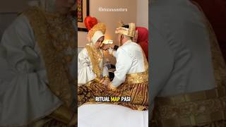 TRADISI SALING BERSENTUHAN MAPPASIKARAWA #videoreels #tradisi #sukubugis #sukubugis #mappasikarawa