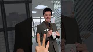 当笑总穿越到富豪写的穷鬼世界，这也太离谱了吧？破产开局还能有5000万？？？#穿越# #沙雕剧情 #搞笑#办公室搞笑
