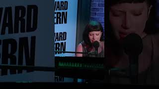 Salve esse momento#LadyGaga #Abracadabra #HowardSternShow #PerformanceAcústica #transpirationmusical