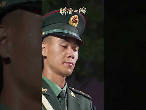 升旗手挥了数万次10斤哑铃