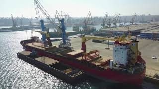 Bulk handling barge-vessel with the Liebherr mobile crane, 30 cbm grab