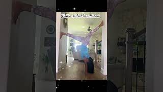 Wall assisted handstand #yoga #yogapractice #yogalife #handstand #wallhandstand #yogafit