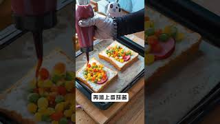 用吐司就能做披萨？外脆里嫩好好吃啊！#吐司 #披萨 #懒人美食 #空气炸锅食谱