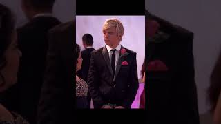 We all wanna get that look 😭 #austinandally #rosslynch #disney #fyp #foryou #disneychannel