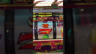 7が揃ったら5000枚！！77BARなら500枚… #メダルゲーム #ジャグラー　#一発台