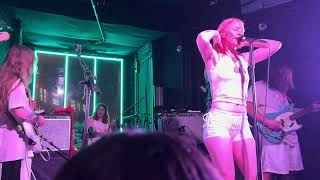 Wet Leg, “davina mccall” Live
