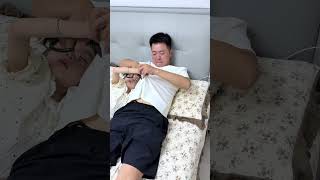 趁女儿睡着去吃个烧烤，还是妈妈有办法#爸爸带娃 #意想不到的结局 #人类幼崽 #家有萌娃欢乐多