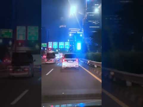Tol Dalam kota jalan malam..