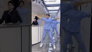 姐妹们浅跳一个 #dance#跳舞女孩 #跳舞的女孩 #跳舞使我快乐 #跳舞日常 #电话情缘 #dance #shorts #shortsvideos #just dance 2025
