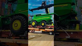 Our team had the privilege to ship the impressive farm combines John Deere S680 series.