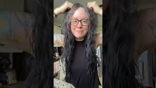 Wavy hair journey: Kenra 17 gel, no plop, air dry, scrunched. | #mom #finehair #wavyhair #hair