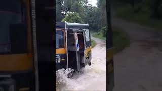 Watercrossing auto rickshaw | Shijo Videos