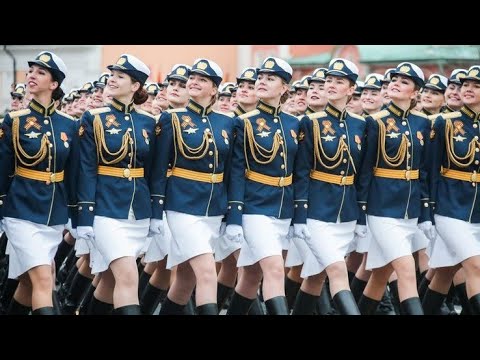 俄羅斯女兵vs中國女兵，我們的女兵為何總是一副男性姿態？
