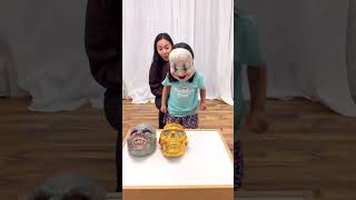 Cute kid pranks mom 🤣😱👧🏻🌈🌈✅🚀😭🤯