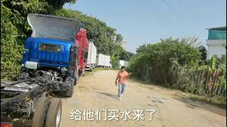 一个怀揣梦想的女孩。6米8的高栏车爬上爬下。不愧为女汉子。