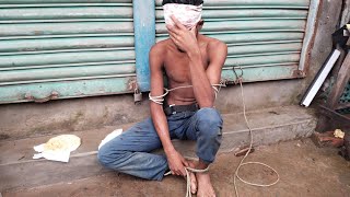 রাতে বাজার খালি থাকায় বাজারে একটা দোকান চুরি করছে চোর সরাসরি লাইভ লাইভ