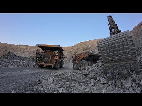 Walkaround Epic Machines in Action Komatsu PC4000 & Volvo EC950E Excavators Amazing Heavy Equipment