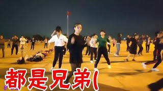 动感时尚现代舞《都是兄弟》歌醉舞嗨，全网都在跳，快来跟风吧
