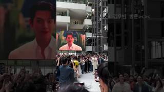 surprise visit 💎 and look at croud 😌 #kimwoobin #김우빈
