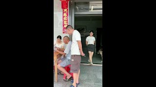 这操作都看傻了吧 #意想不到的结局 #万万没想到 #结果出乎意料 #江西大表嫂 #农村搞笑 #搞笑剧情