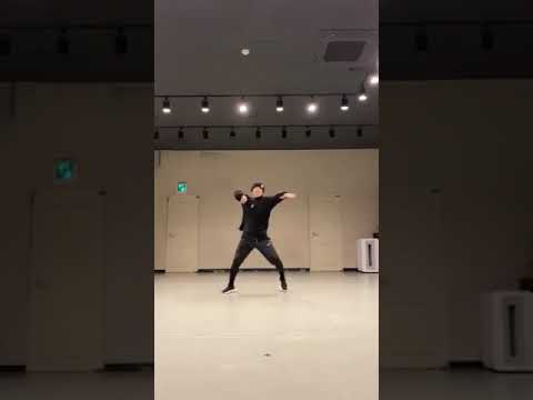 Hoshi dancing to EGOTISTIC by Mamamoo