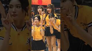 #passionsisters  合照各種搞怪姿勢 中信兄弟啦啦隊 #cheerleader