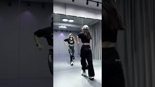 《盗心的贼》零基础学舞蹈 跟着节奏嗨起来 @抖音小助手
