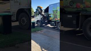 Perfect Bin Lift! Recycling Truck in Action #sideloader