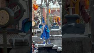 I love Merlin’s dancing #swordandthestone #magichappensparade #magichappens #disneyparade #disney