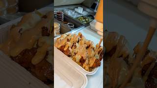 The SWEET CHILI CHICK N POP LOADED FRIES from 375 Chicken in NYC!! 🍗💥🍟🤤 #DEVOURPOWER