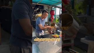 在緩慢流動的老城裡，遇見糖伯伯的手作糖葫蘆。糖衣脆如霜，果實甜如初戀，有白草莓、燈籠果、七彩番茄等稀有水果。每一口都是純粹快樂的聲音。台南限定，甜到心裡。#糖葫蘆 #糖伯伯#台南必吃 #職人 #鹽水