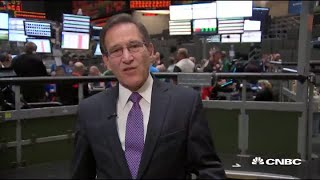 Initial jobless claims dip down to 209,000