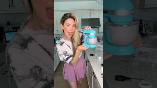 Trying a sand cupcake baking kit! Holiday gift ideas for parents!! 🎁 #walmart #walmarttoys