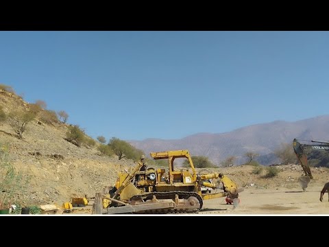 bulduzer D155A sa AL FARSHA