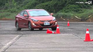 【Mobile01小惡魔動力研究室】中型房車綜合集評 - Hyundai Elantra EX 1.8 時速60km/h繞錐測試