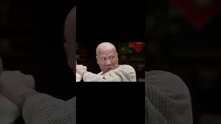 功夫高手以為無人能敵，卻敗給小伙！#shorts