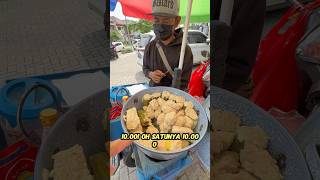 This food vlogger says it's the tastiest in the world #foodvlogger #streetfood #siomay