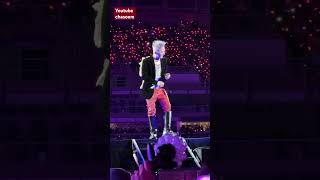 팬들에게 내려오는 지디-2025년 지드래곤 콘서트 직캠 #지디#지디콘서트#지드래곤#2025년지드래곤콘서트#지디콘서트
