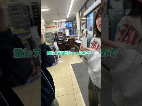 【双子で予想外の反応の違いwww】コンビニプリントで買えた姉のブロマイドを双子に渡した時に反応は違うのか？【検証】#Shorts