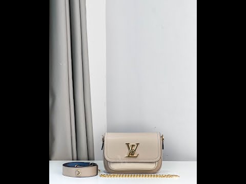 LV LOCKME TENDER BAG IN SUPPLE GRAINED LEATHER