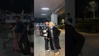 该死…出门被要了好多签名 氛围感 韩剧女主 街头卖艺 花式过大年  内向