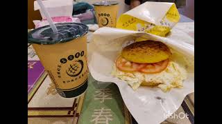 【台灣小吃】メロンパンハンバーガー #kaohsiung #taiwanlife  #taiwanfood
