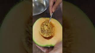 How to.Easily remove melon seeds#oddly satisfying#asmr#shorts