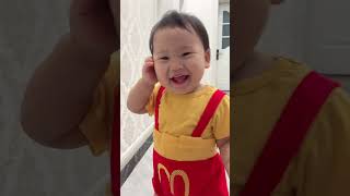 一转眼就会走路了的小宝宝，这个背景音乐果然很催泪??一脸认真的小表情，嗯，我的胖宝宝长大了#宝宝学走路#宝宝#劇情#生活#shorts
