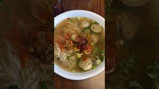 How to eat pho Lao