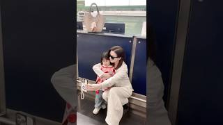 佘詩曼｜可愛小蛇和小朋友❣️ #佘詩曼 #佘诗曼 #charmaine #charmainesheh #阿佘 #機場 #可愛
