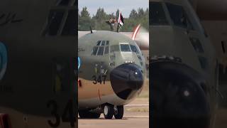 C130 CREW MEMBER WAVING TO THE RIAT CROWD - JORDAN AIR FORCE